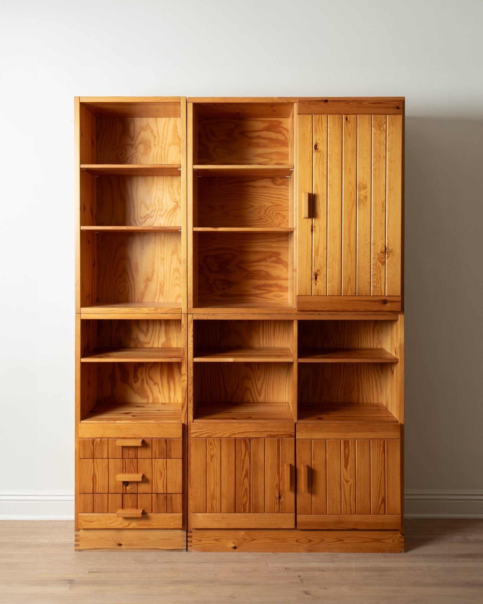 1970's Scandinavian Pine Box Joint Modular Bookcase - Lone Fox