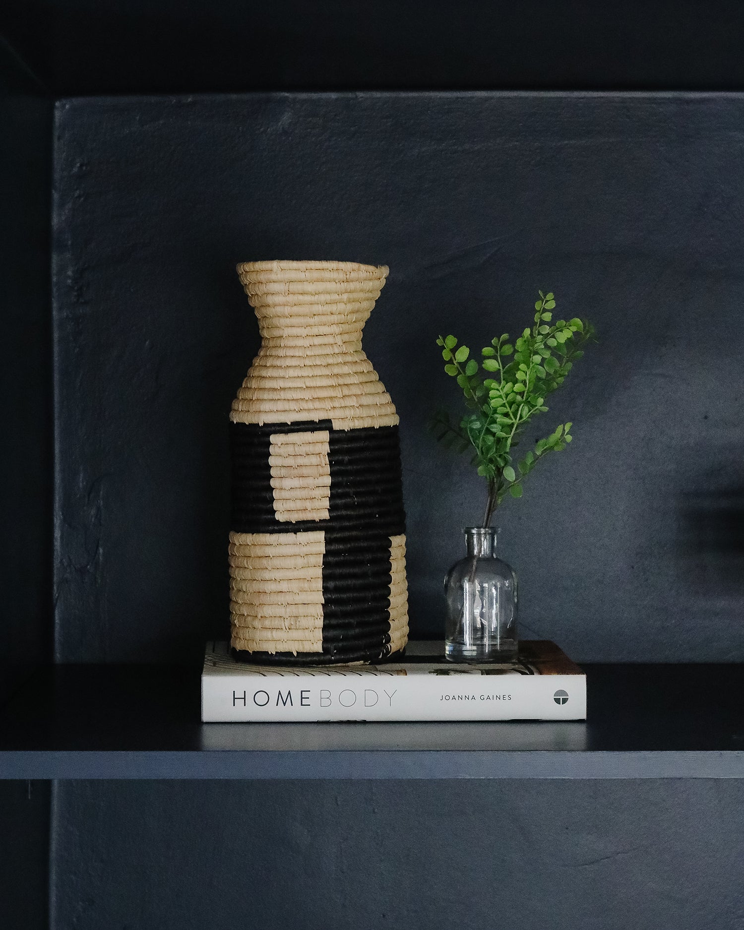 Black Linework Vase – Lone Fox