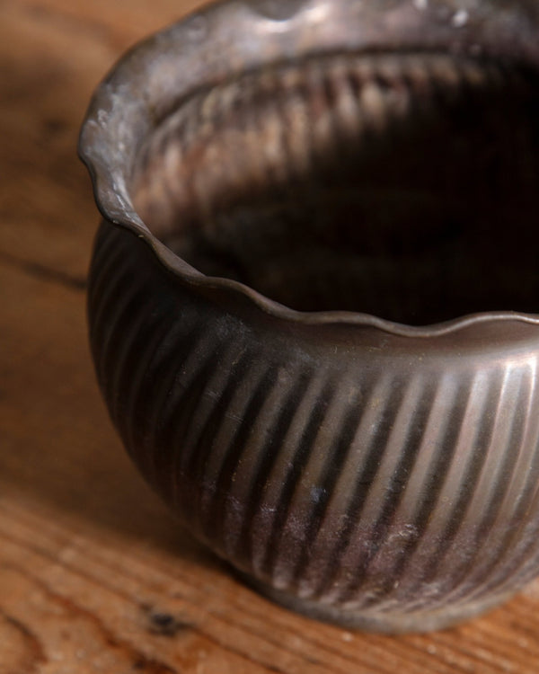 Fluted Round Brass Planter w/ Wavy Edge, 1970's - Lone Fox