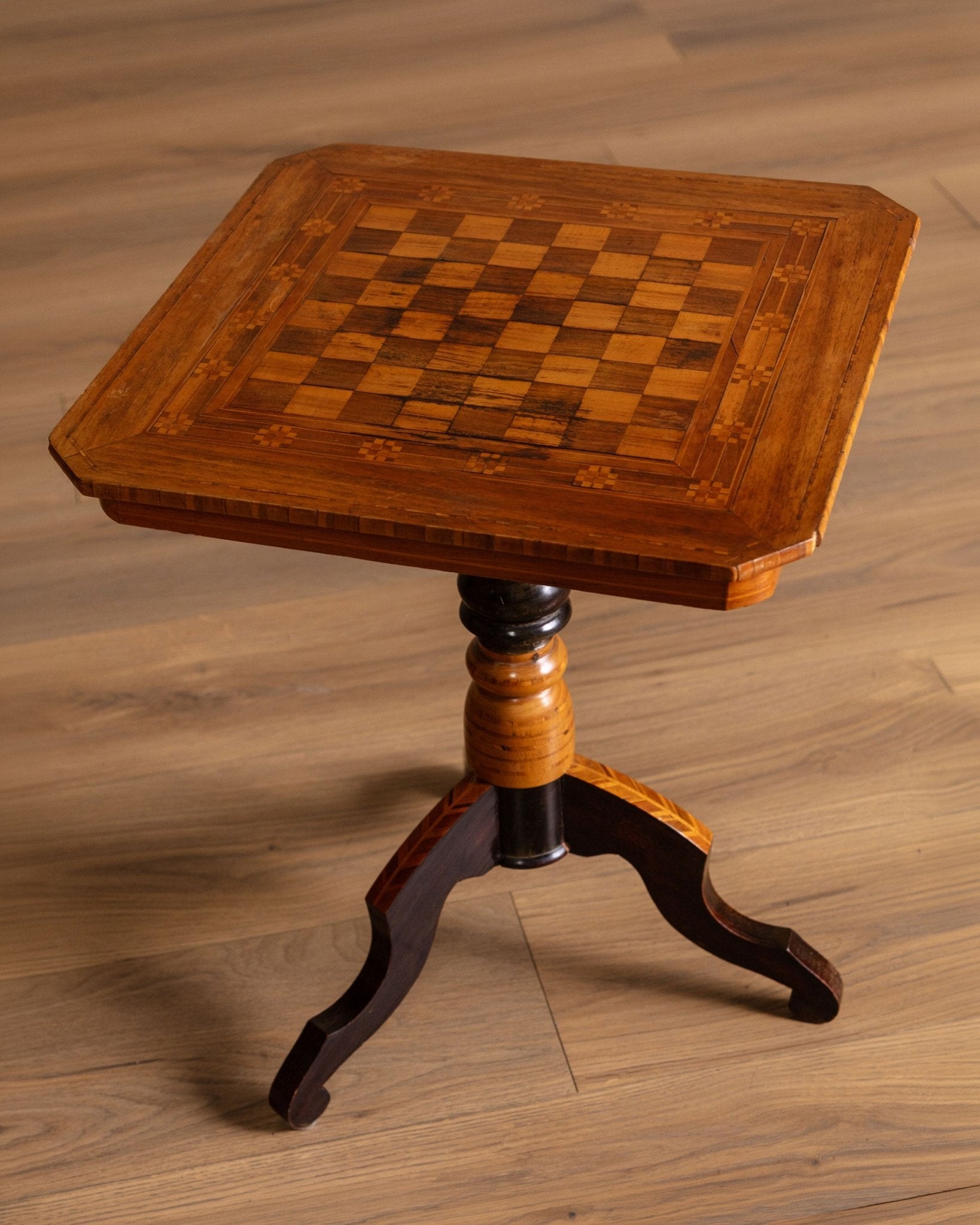 Geometric Inlaid Pedestal Game Table, Italy, 19th Century - Lone Fox