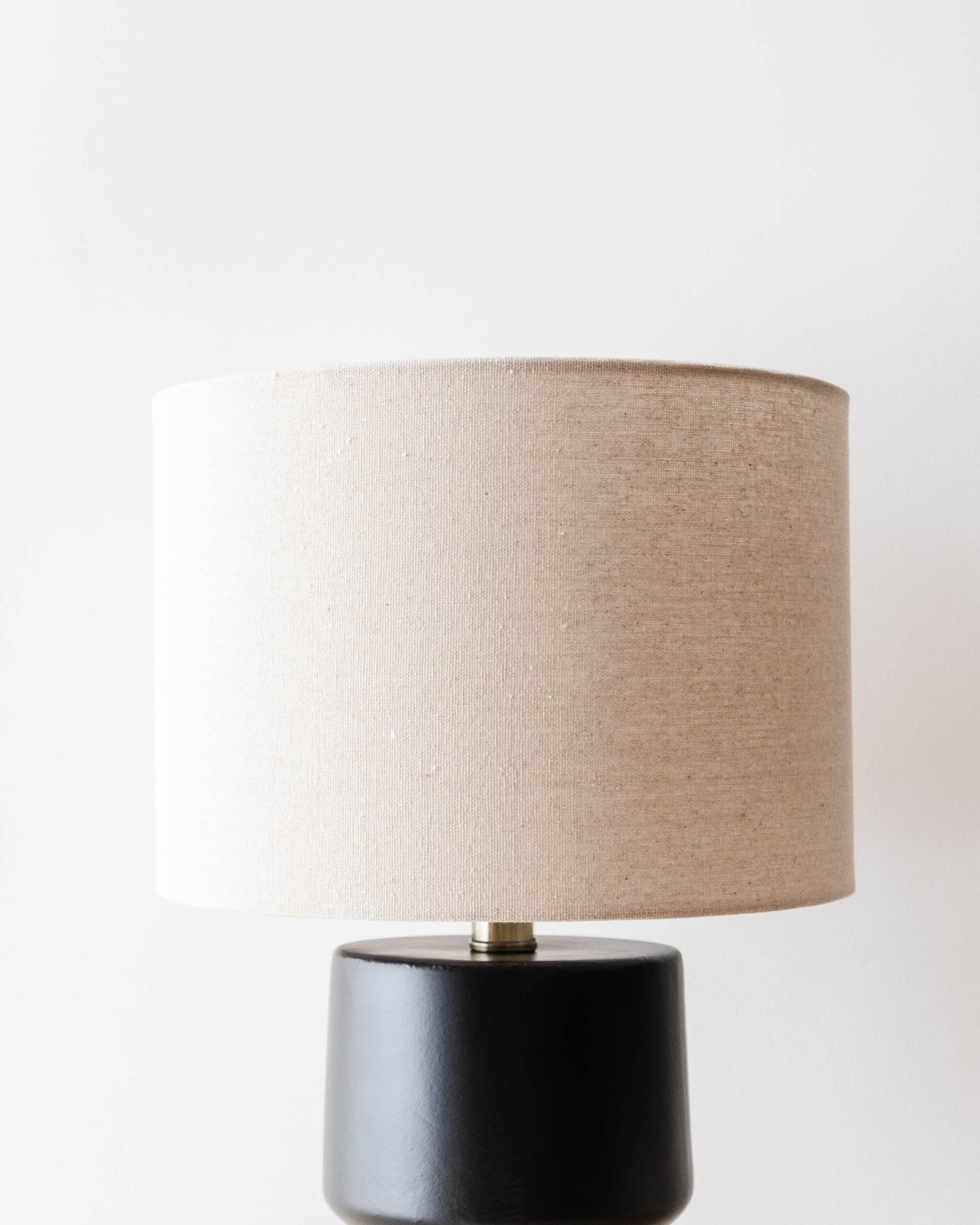 hazel-table-lamp-531745_1600x.