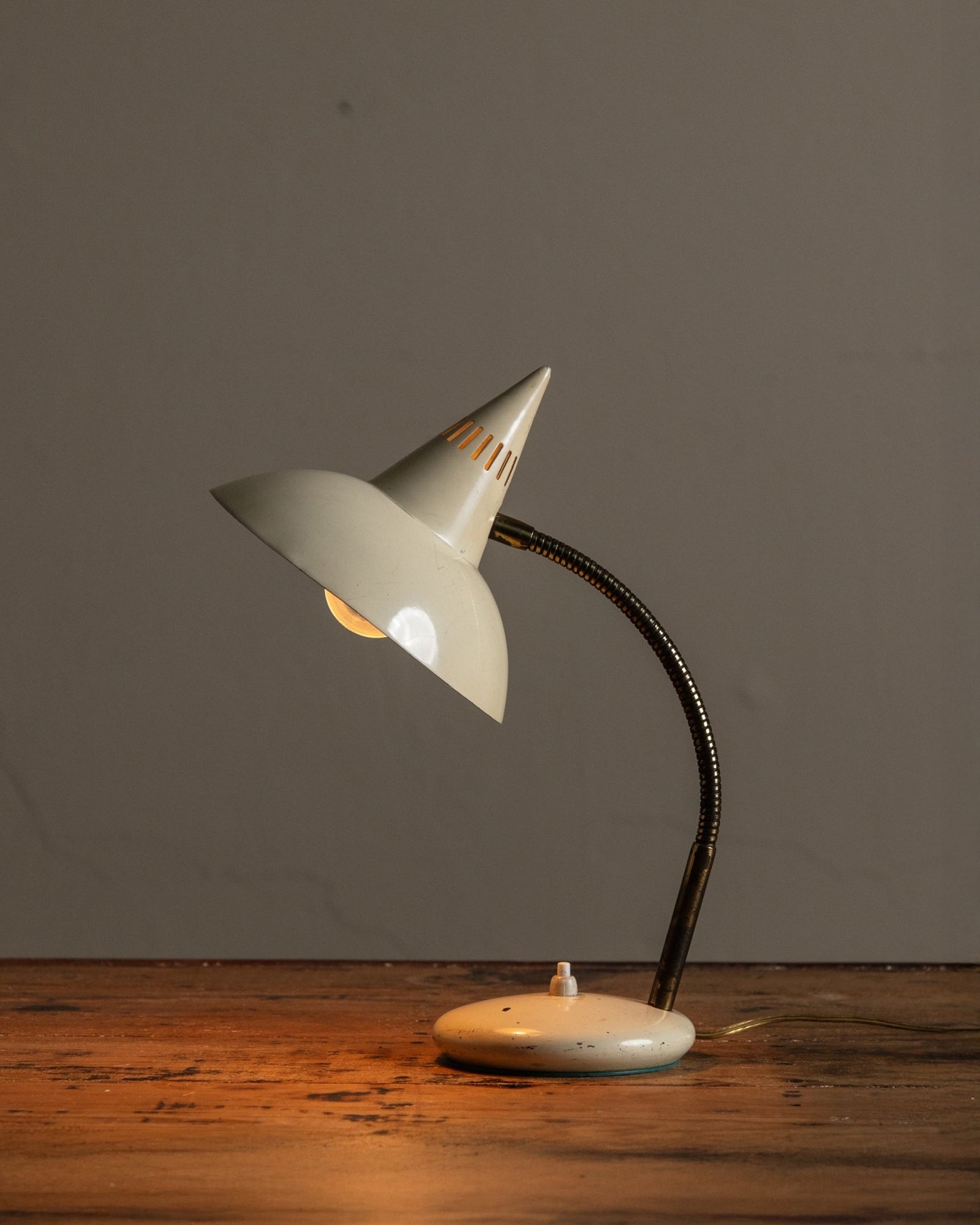 Mid Century Cream Enamel Pointy Desk Lamp, Italy, 1950's – Lone Fox
