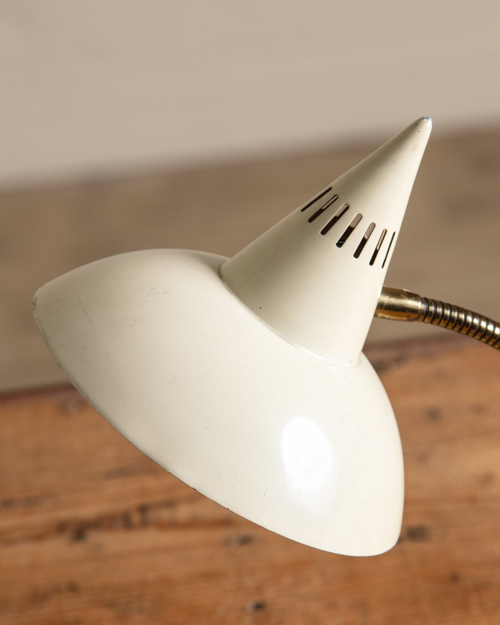 Mid Century Cream Enamel Pointy Desk Lamp, Italy, 1950's – Lone Fox