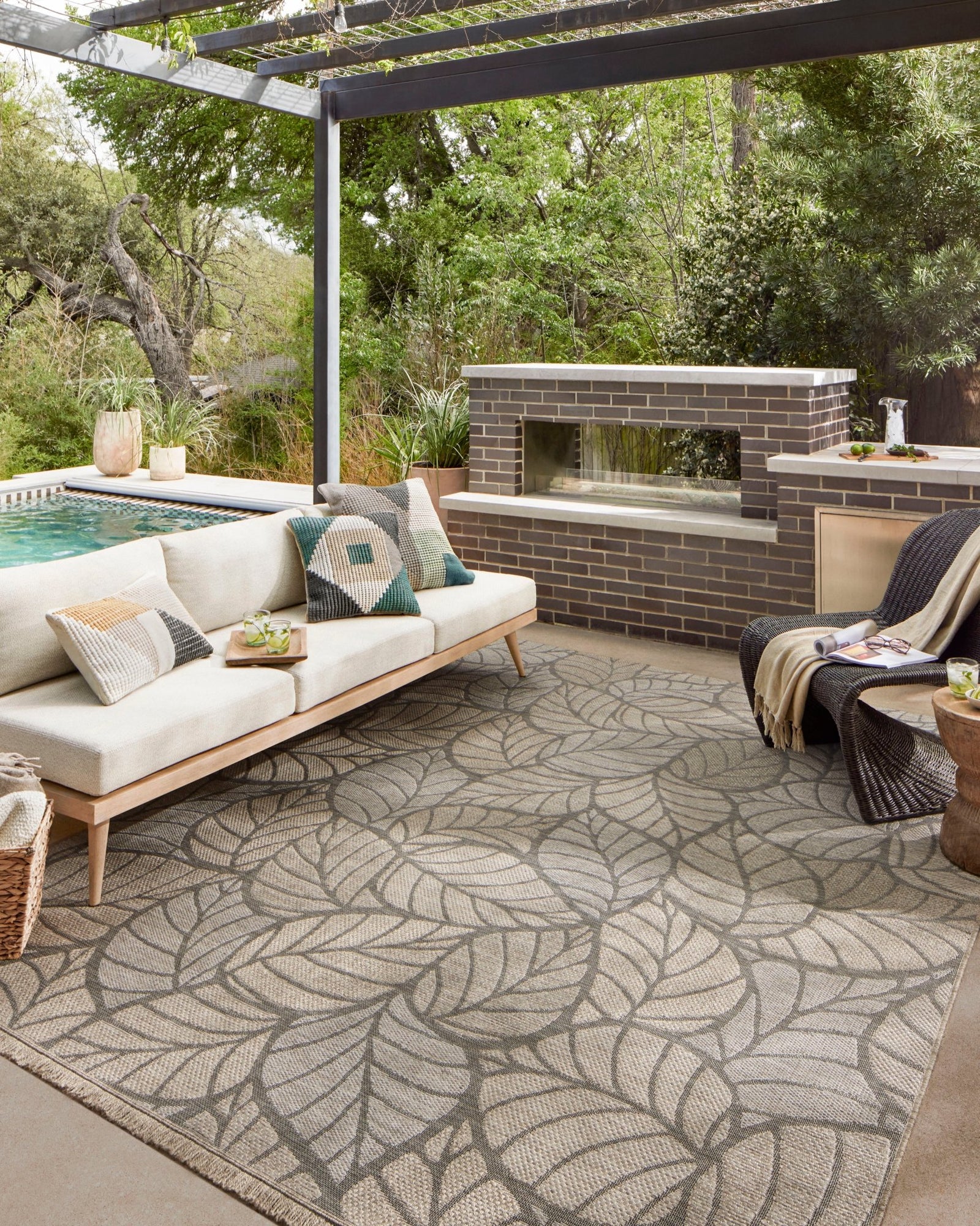 rayne-indooroutdoor-rug-