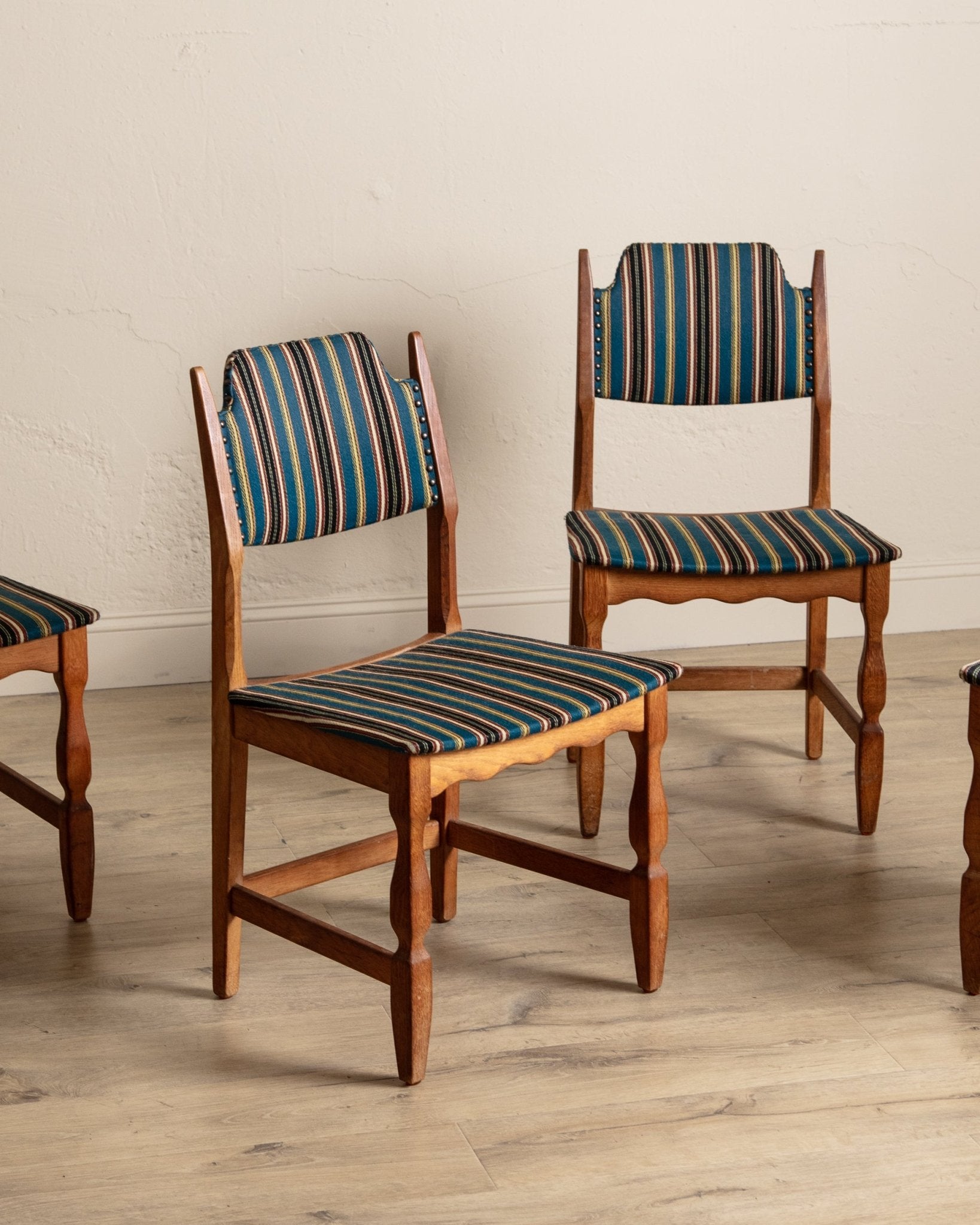 Set of 4 Oak Wavy Apron Dining Chairs by Henning Kjaernulf, Denmark, 1970's - Lone Fox