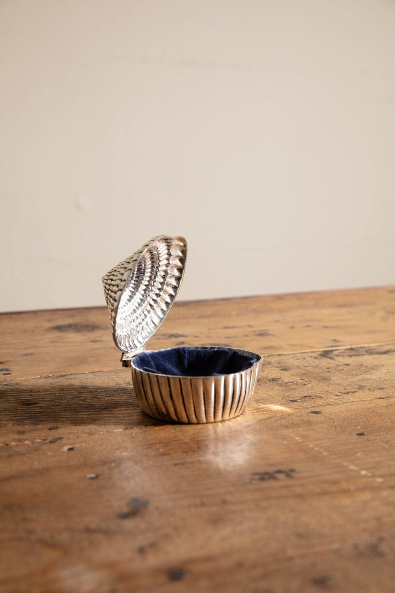 Silver Clam Shell Lined Trinket Box, 1980's - Lone Fox