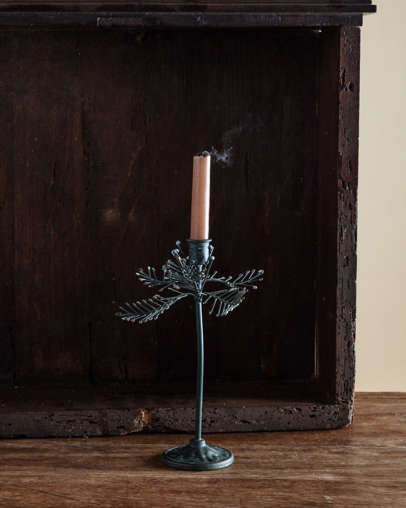 送料込み◎匿名配送◎LEDろうそく付◎ ダルトン 5X TAPER HOLDER Snowy Pine Sprig Tole Taper Holder – Lone Fox