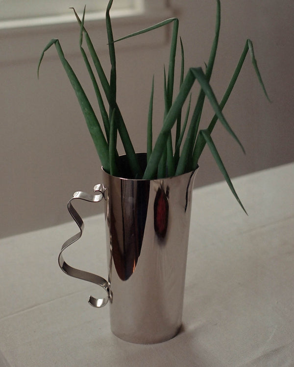 Squiggle Pitcher