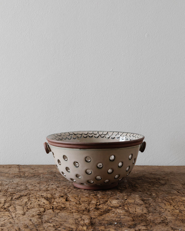 Scalloped Stoneware Colander