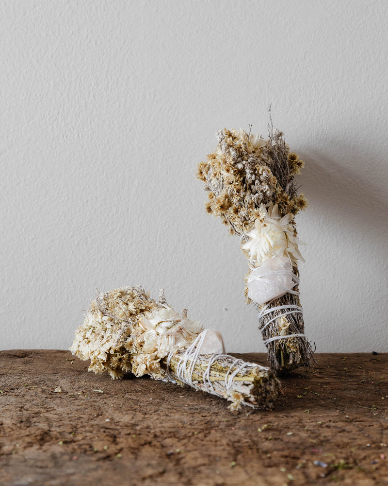 Ivory Daisy Floral Smudge Wand